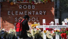 Memorial for Texas school shooting victims